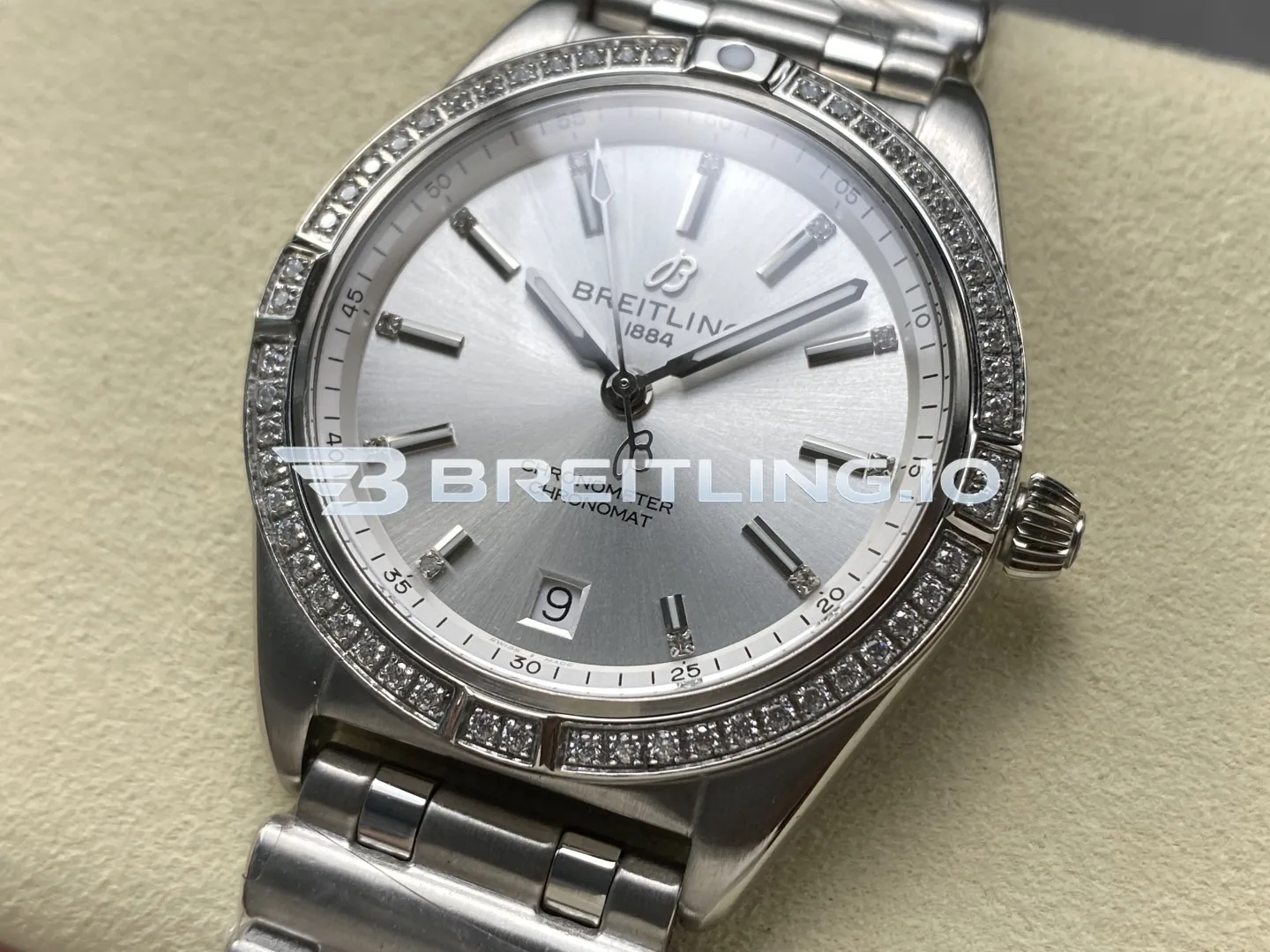 Breitling Chronomat A77310591A1A1 32mm Silver Sunburst Dial Diamond Brushed Polished Solid Stainless Steel Bezel Replica Dial Detail 2
