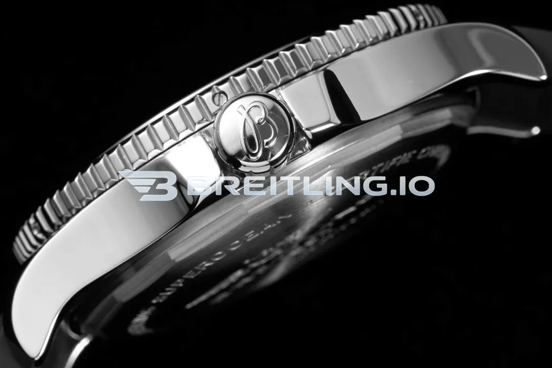 Breitling Superocean A17366D71B1S1 42mm Black Dial Yellow Inner Minute Track Black Ceramic Unidirectional Diving Bezel Replica Right View