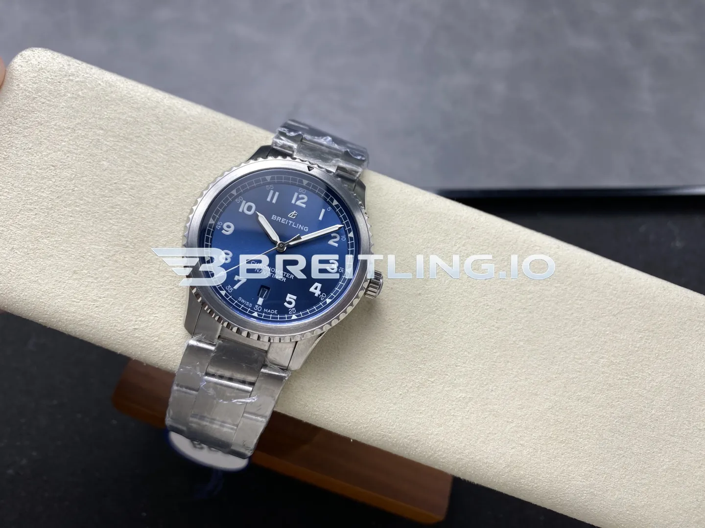 Breitling Navitimer A17315101C1A1 41mm Deep Blue Sunburst Single Date Dial Beaded Fluted Slide Rule Bezel Replica Side View 2