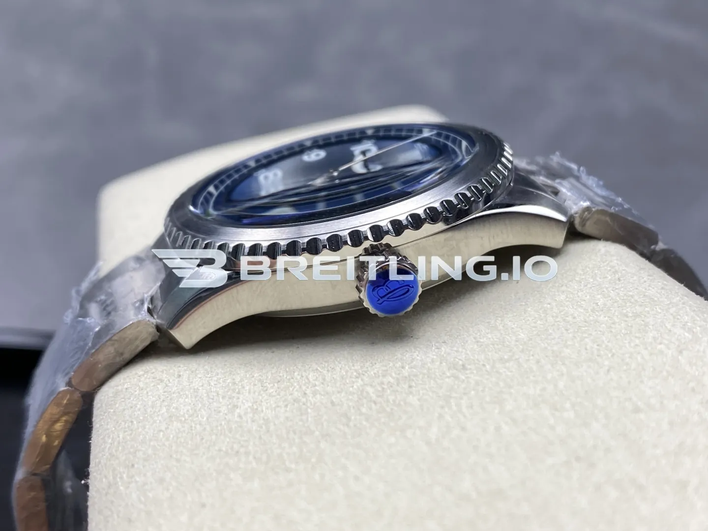 Breitling Navitimer A17315101C1A1 41mm Deep Blue Sunburst Single Date Dial Beaded Fluted Slide Rule Bezel Replica Right View