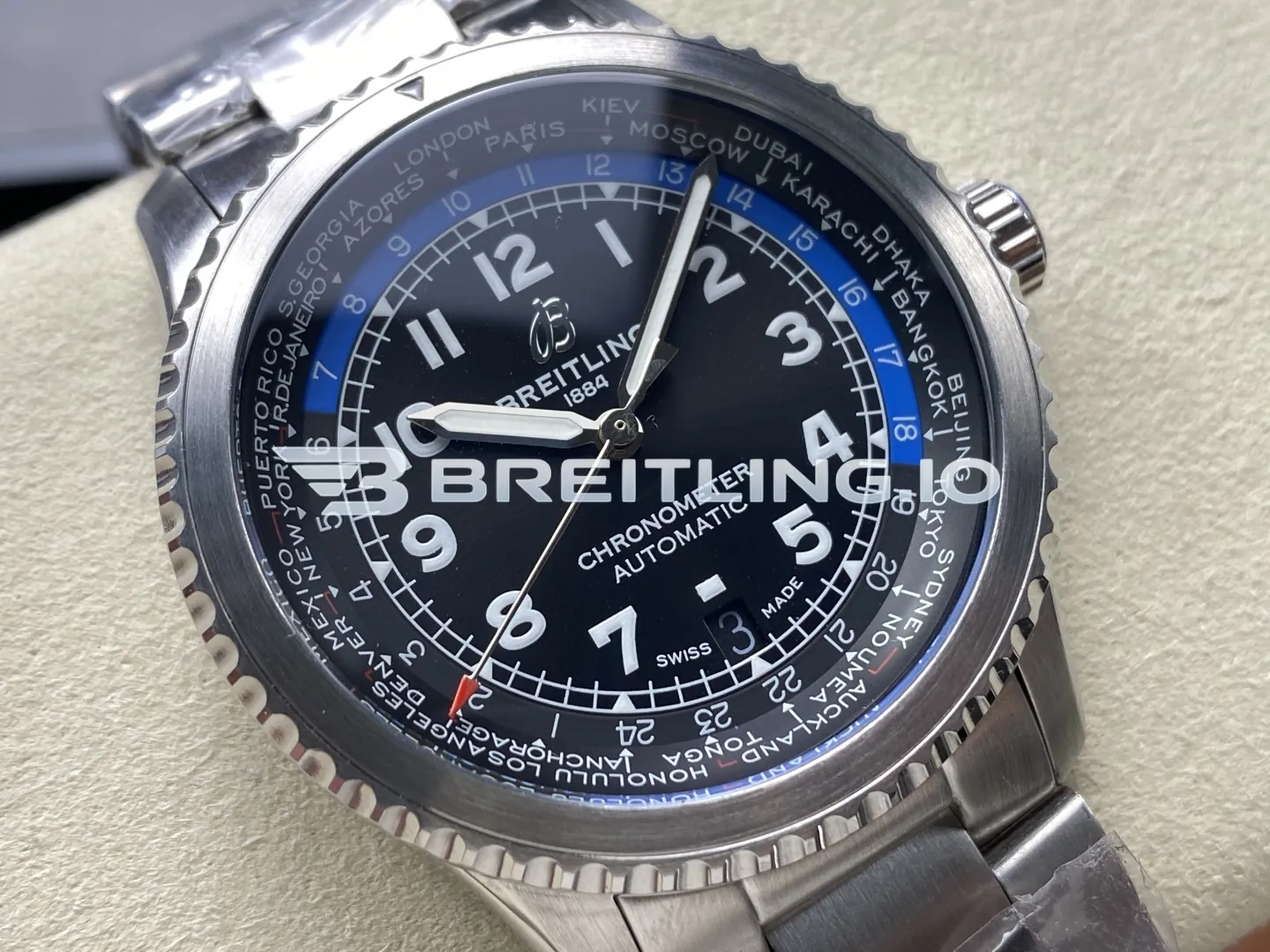 Breitling Navitimer AB3521U41B1A1 43mm Black Worldtimer Dial Stainless Steel Slide Rule Bezel Replica Dial Detail 1