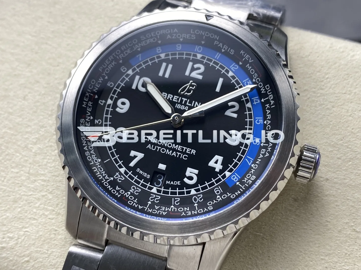 Breitling Navitimer AB3521U41B1A1 43mm Black Worldtimer Dial Stainless Steel Slide Rule Bezel Replica Dial Detail 2