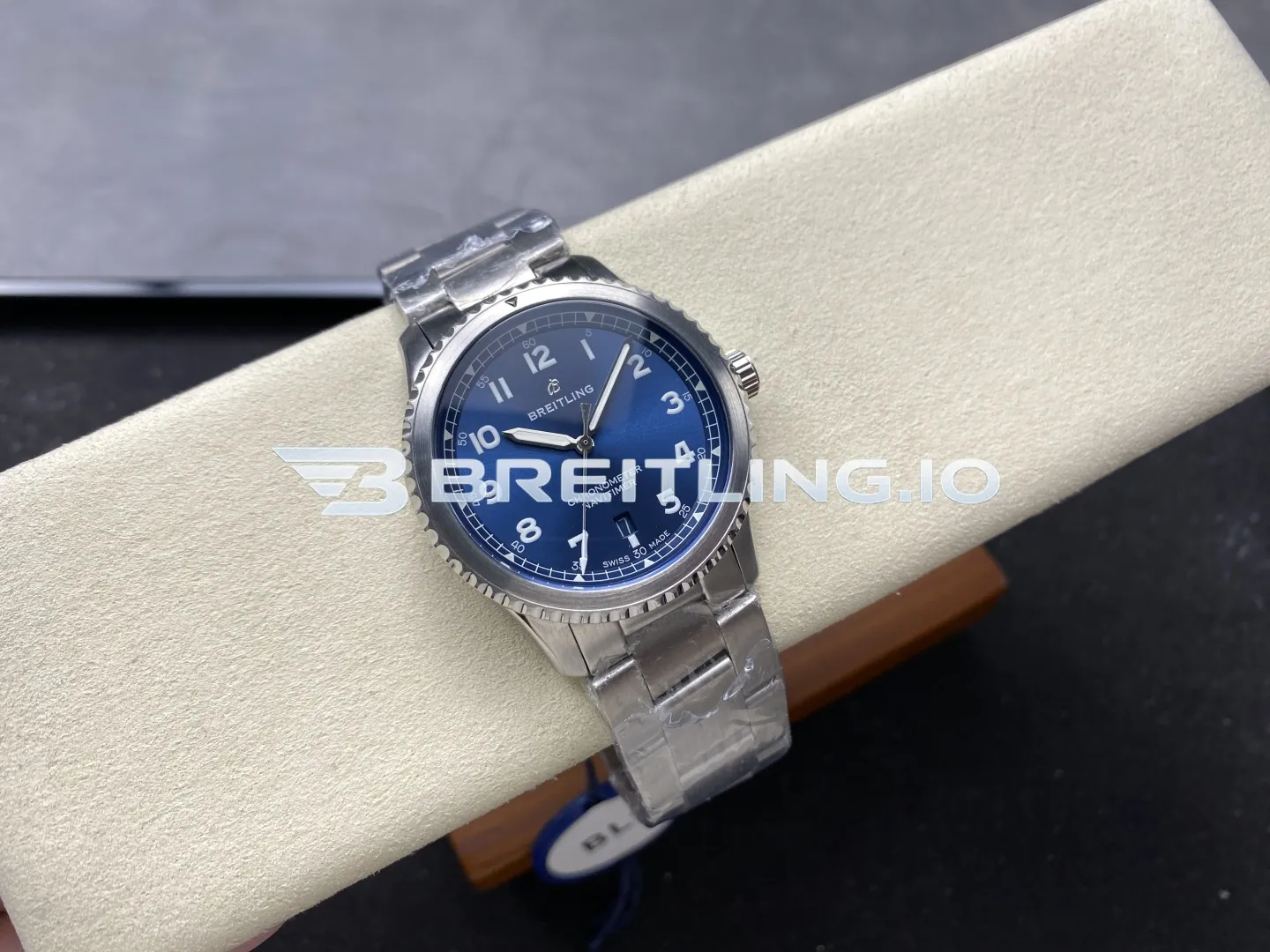 Breitling Navitimer A17315101C1A1 41mm Deep Blue Sunburst Single Date Dial Beaded Fluted Slide Rule Bezel Replica Side View 1