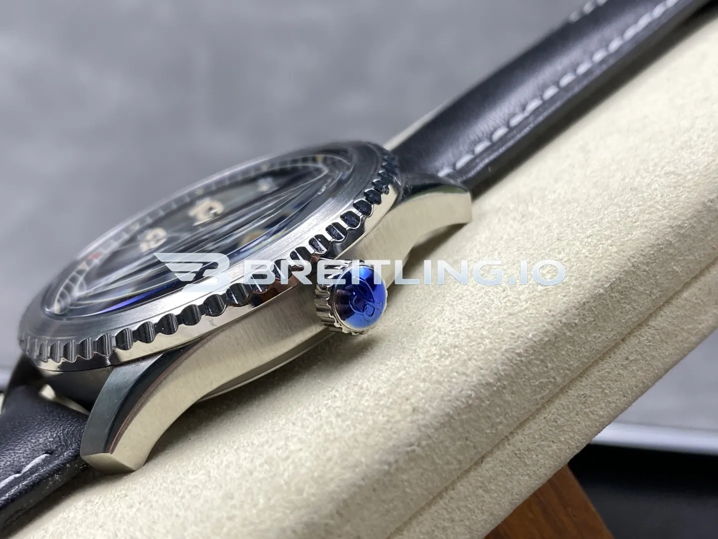 Breitling Navitimer A17315101B1X1 41mm Matte Black Vintage Gold Luminous Dial Polished Stainless Steel Bezel Replica Right View
