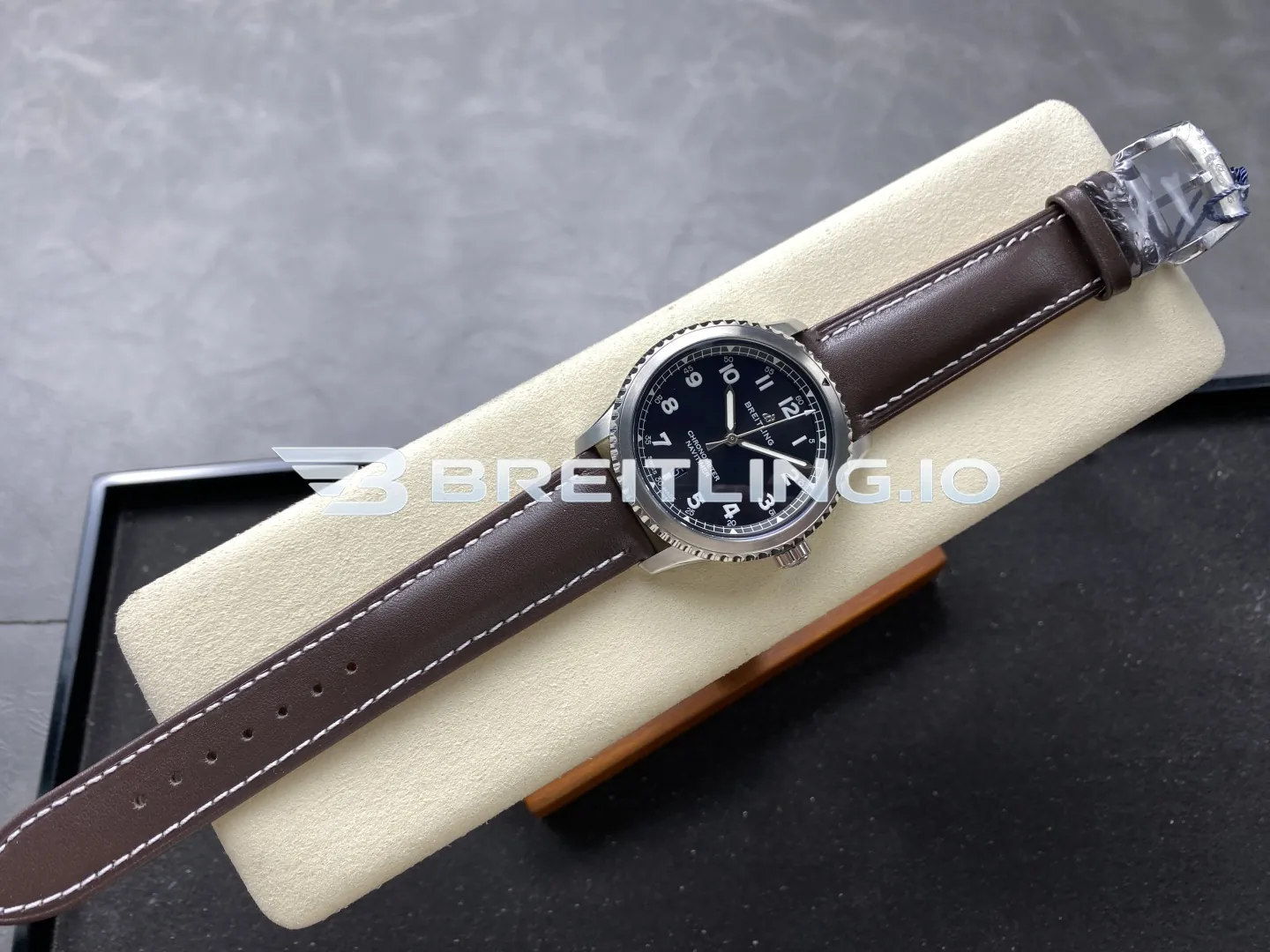 Breitling Navitimer A17314101B1X1 41mm Matte Black White Luminous Single Date Dial Beaded Bidirectional Slide Rule Bezel Replica Side View