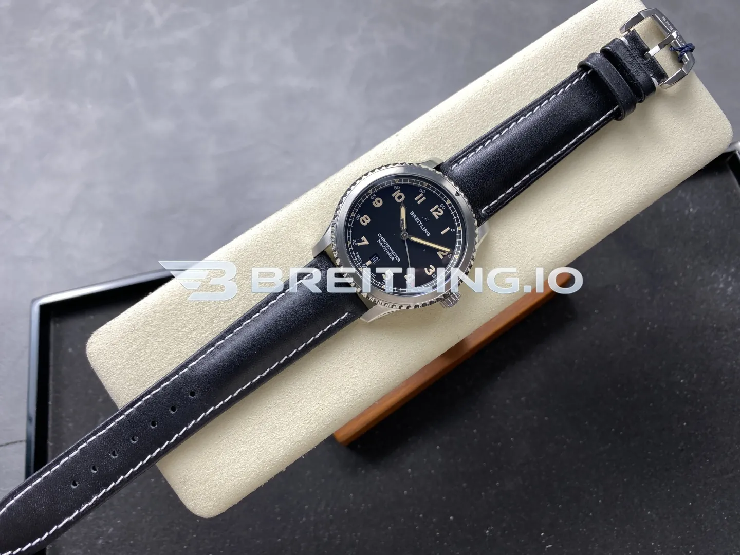 Breitling Navitimer A17315101B1X1 41mm Matte Black Vintage Gold Luminous Dial Polished Stainless Steel Bezel Replica Side View