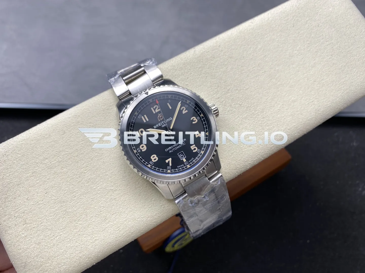 Breitling Navitimer A17315101B1A1 41mm Matte Black Dial Brushed Polished Stainless Steel Bezel Replica Side View 1