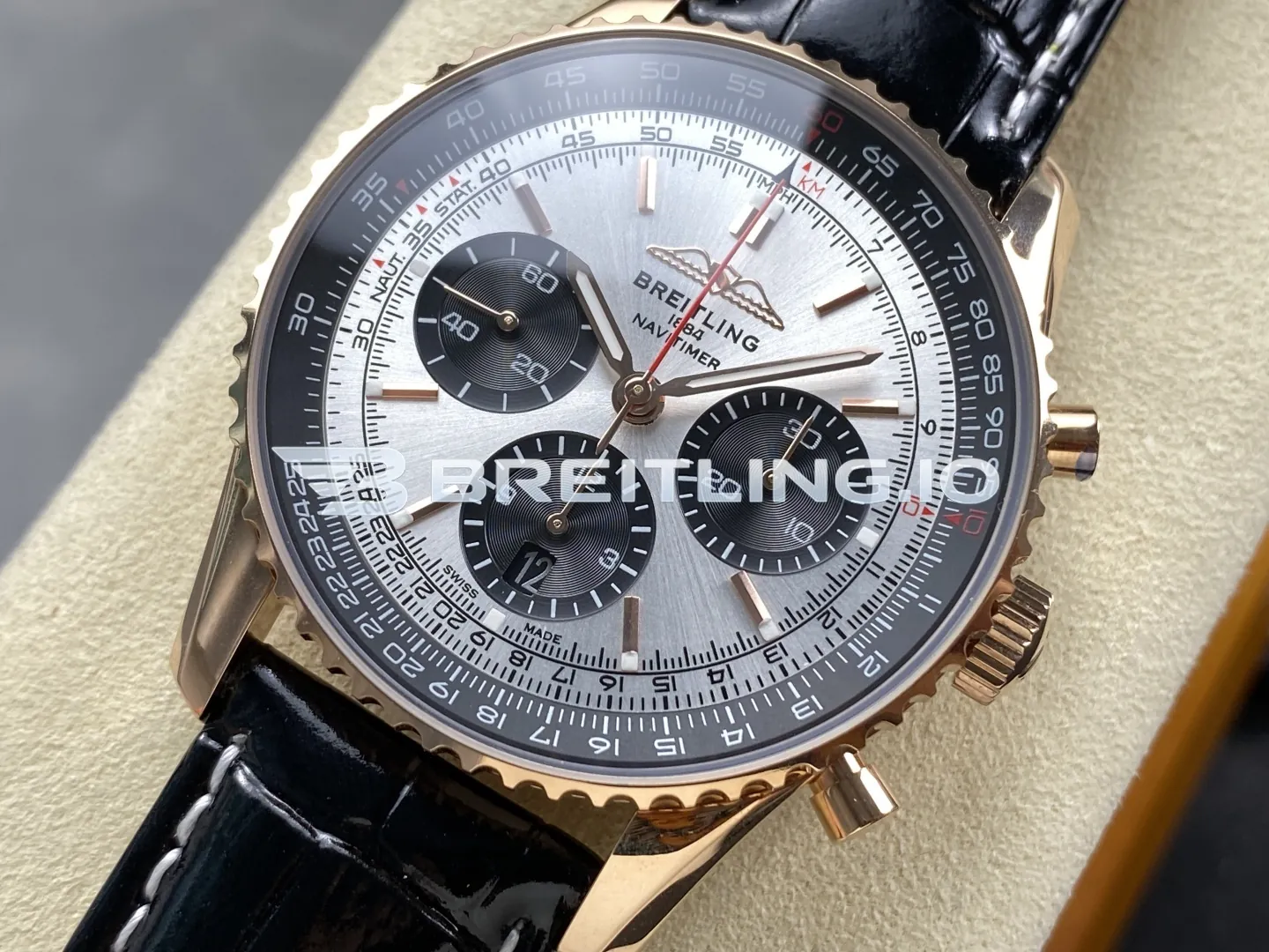 Breitling Navitimer B01 Chronograph RB0137241G1P1 46mm Silver Sunburst Dial 18K Rose Gold Case Replica Dial Detail 2