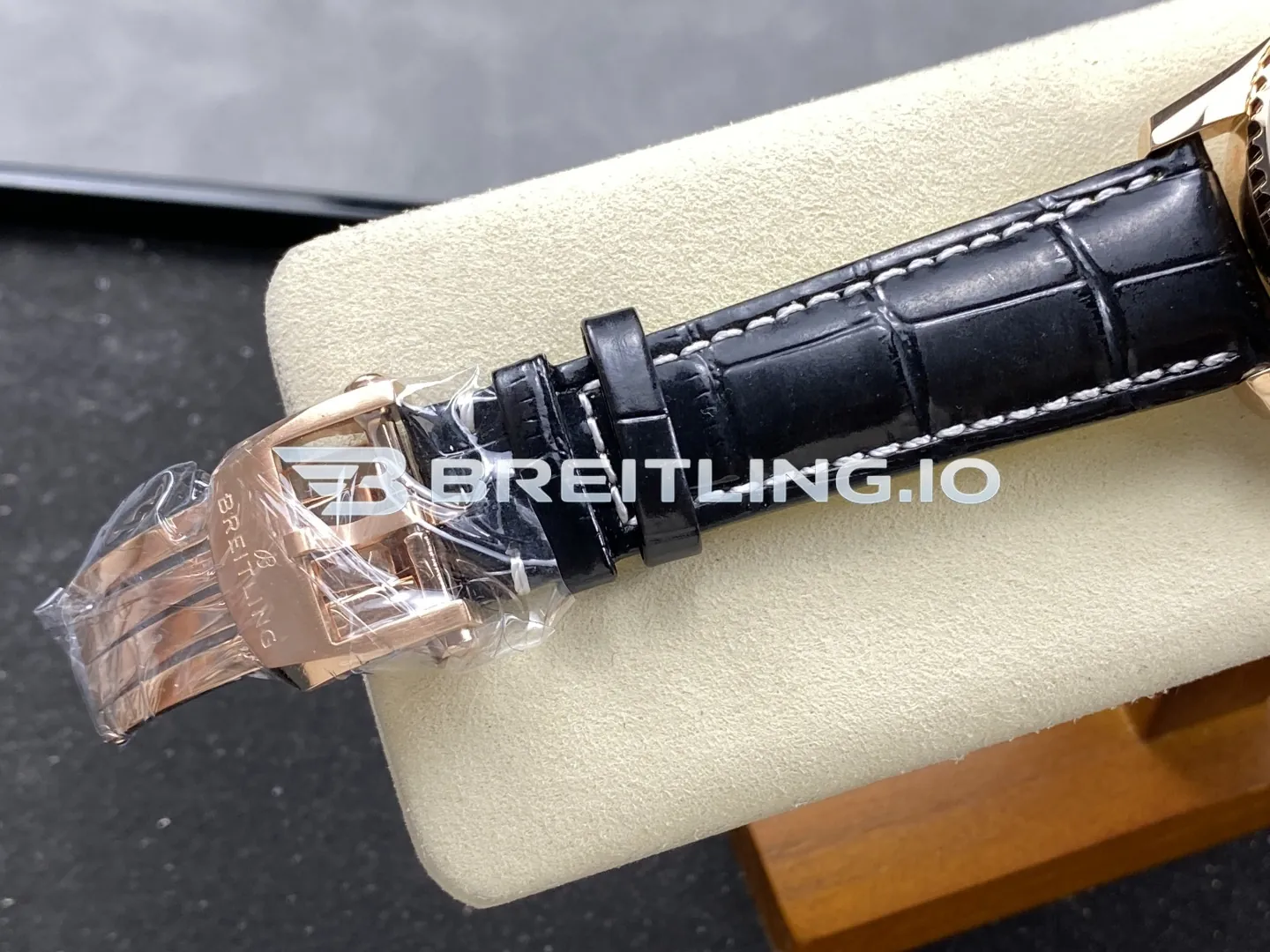 Breitling Navitimer B01 Chronograph RB0138211B1P1 43mm Matte Black Dial 18K Rose Gold Case Replica Strap And Clasp