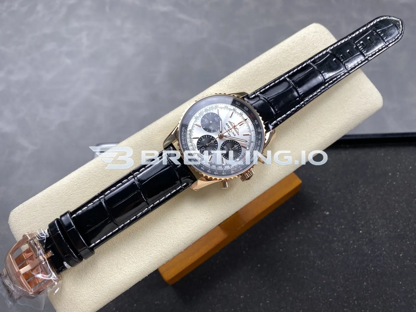 Breitling Navitimer B01 Chronograph RB0137241G1P1 46mm Silver Sunburst Dial 18K Rose Gold Case Replica Side View