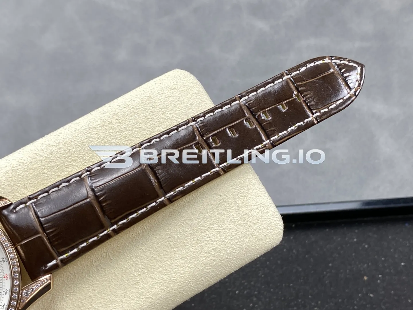 Breitling Navitimer RB0139631G1P1 41mm White Dial Diamond Bezel 18K Rose Gold Brown Leather Automatic Chronograph Replica Strap
