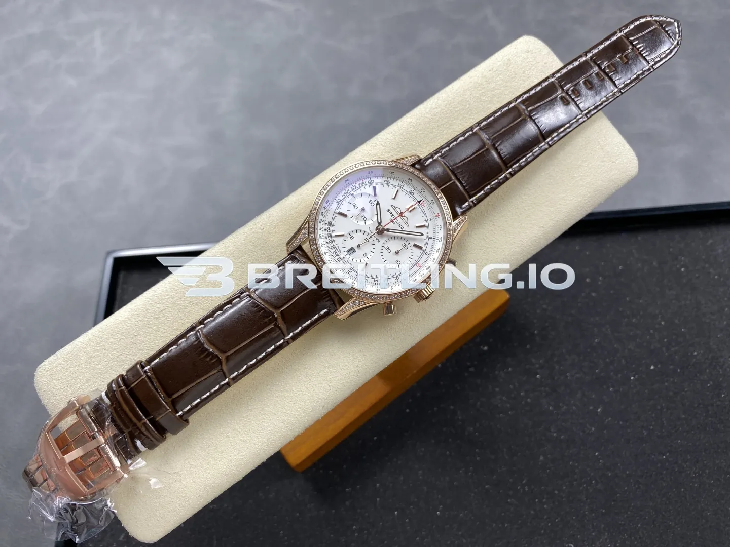 Breitling Navitimer RB0139631G1P1 41mm White Dial Diamond Bezel 18K Rose Gold Brown Leather Automatic Chronograph Replica Side View