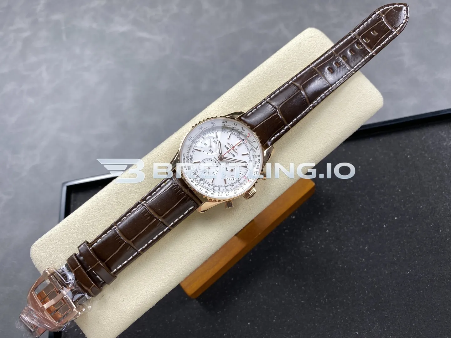 Breitling Navitimer B01 RB0139211G1P1 41mm White Dial 18K Rose Gold Brown Leather Replica Side View