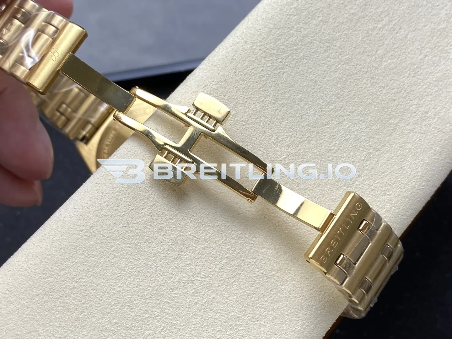 Breitling Chronomat K103801A1L1K1 36mm Mint Green Sunburst Dial Polished 18K Yellow Gold Fixed Bezel Replica Strap And Clasp