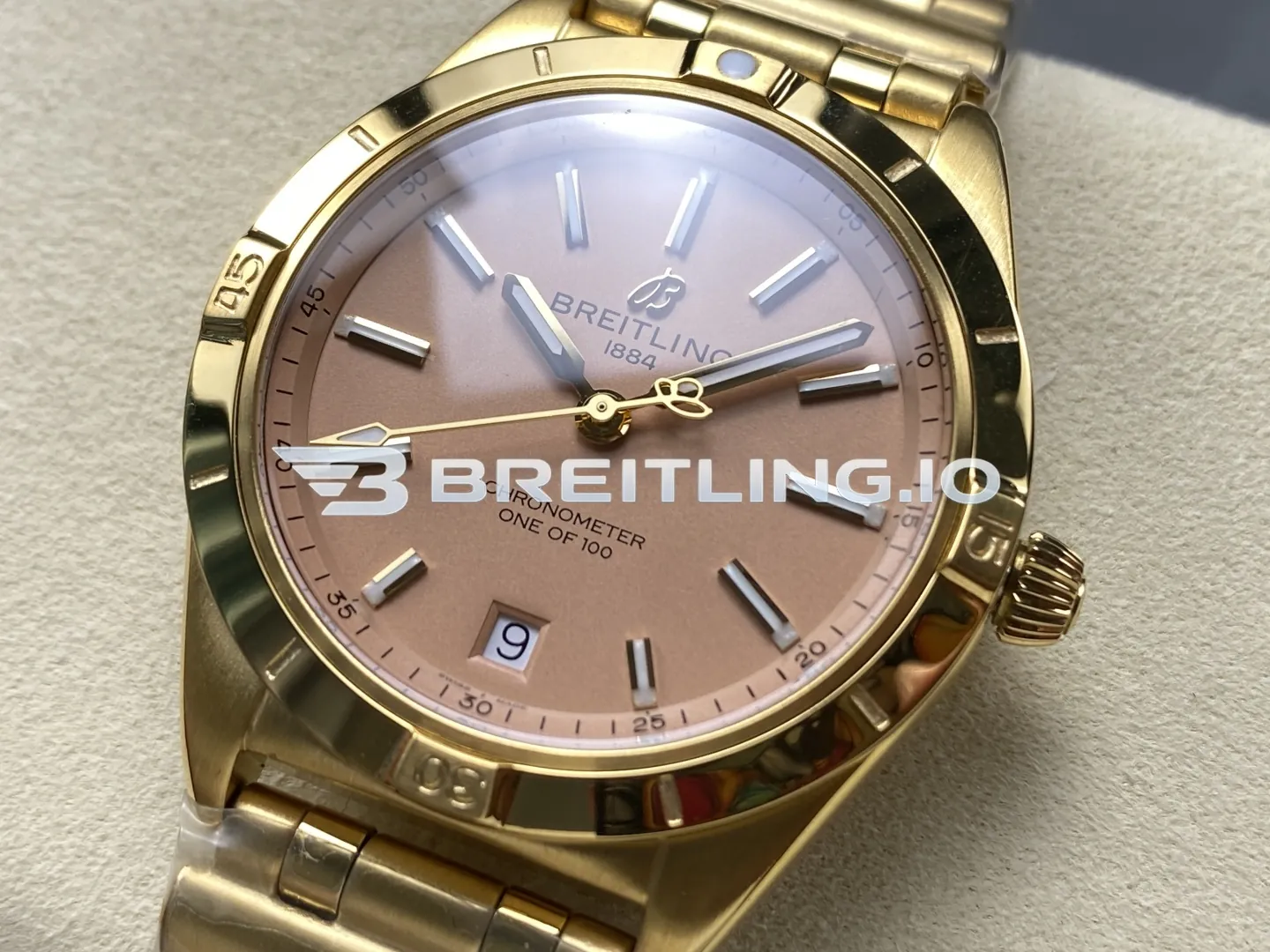 Breitling Chronomat K103801A1A1K1 36mm Sand Sunburst Dial Polished 18K Yellow Gold Bezel Replica Dial Detail 2