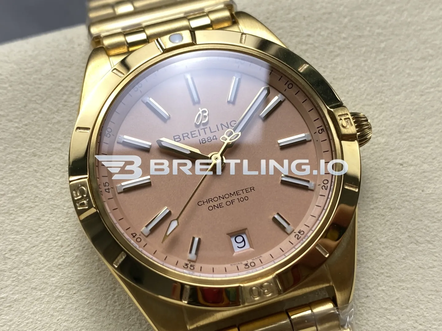 Breitling Chronomat K103801A1A1K1 36mm Sand Sunburst Dial Polished 18K Yellow Gold Bezel Replica Dial Detail 1