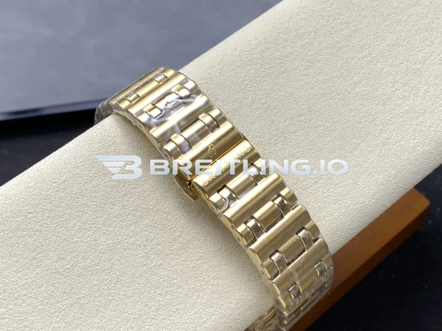 Breitling Chronomat K103801A1A1K1 36mm Sand Sunburst Dial Polished 18K Yellow Gold Bezel Replica Strap And Clasp