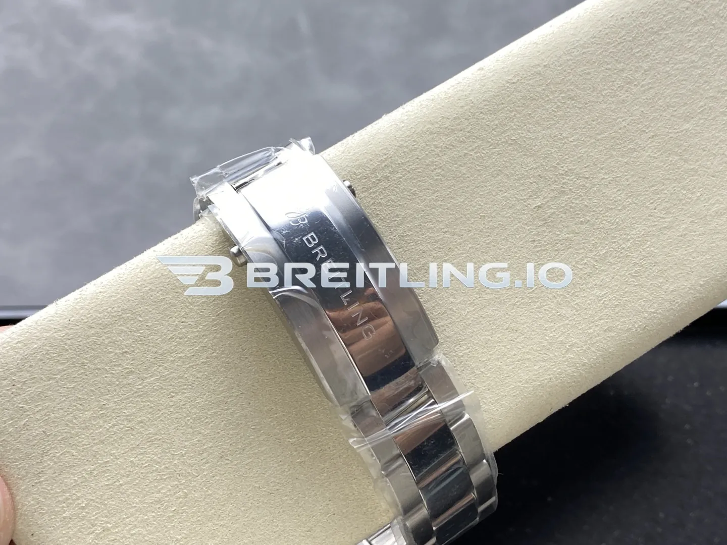 Breitling Superocean A17376A31L1A1 44mm Military Green Sunburst Dial Green Ceramic Unidirectional Rotating Bezel Replica Strap And Clasp