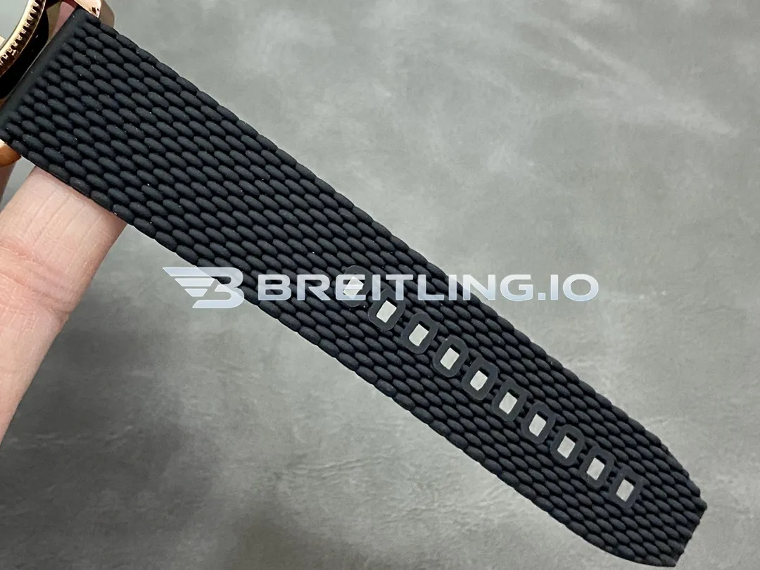 Breitling Superocean Heritage B20 RB2010121B1S1 42mm Deep Blue Sunburst Dial Black Ceramic Rotating Bezel Replica Strap