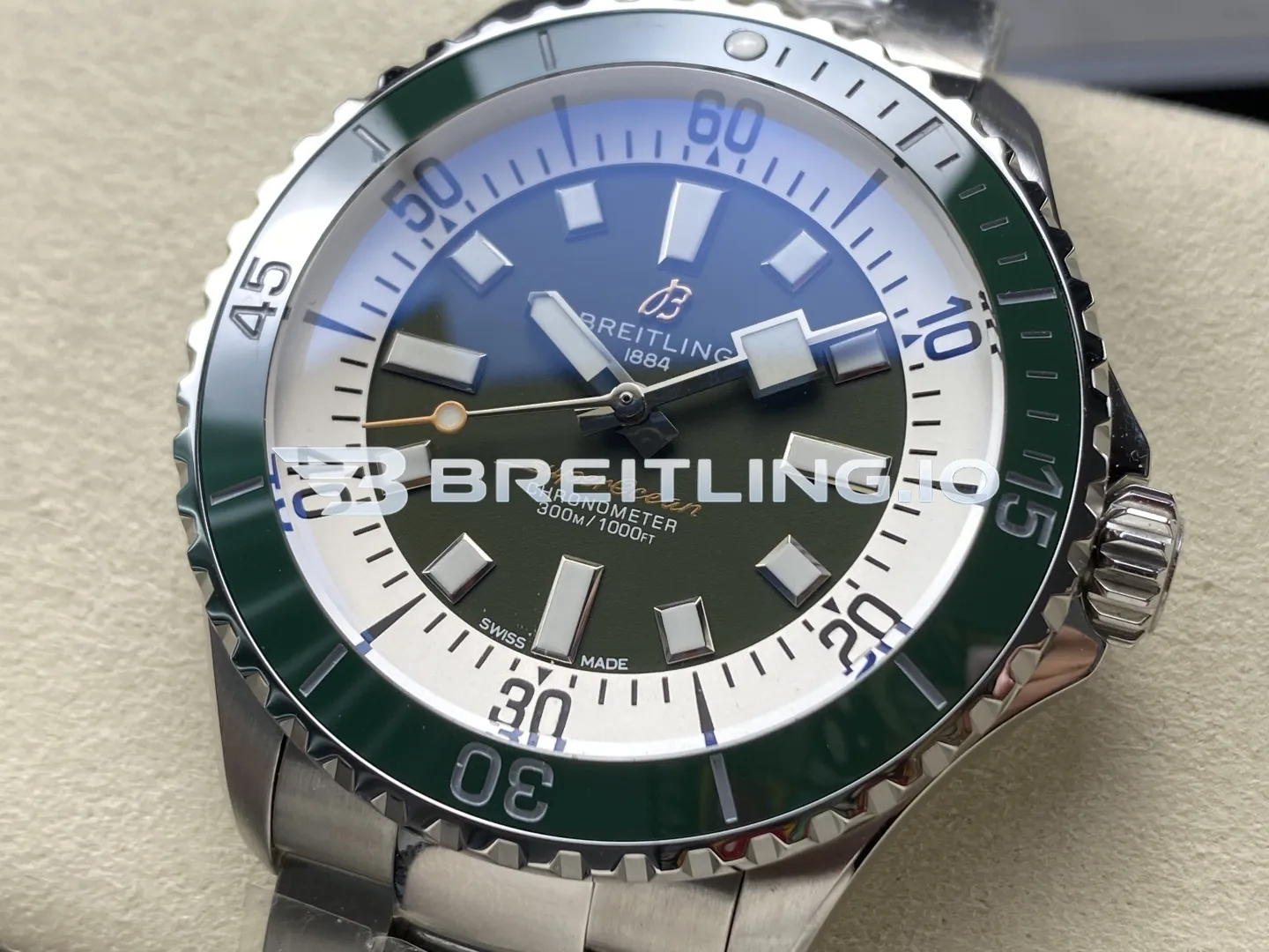Breitling Superocean A17376A31L1A1 44mm Military Green Sunburst Dial Green Ceramic Unidirectional Rotating Bezel Replica Dial Detail 2