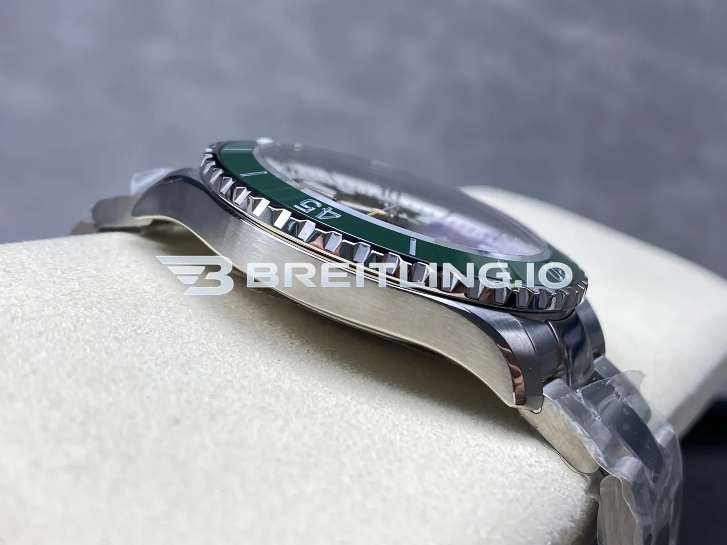 Breitling Superocean A17376A31L1A1 44mm Military Green Sunburst Dial Green Ceramic Unidirectional Rotating Bezel Replica Left View
