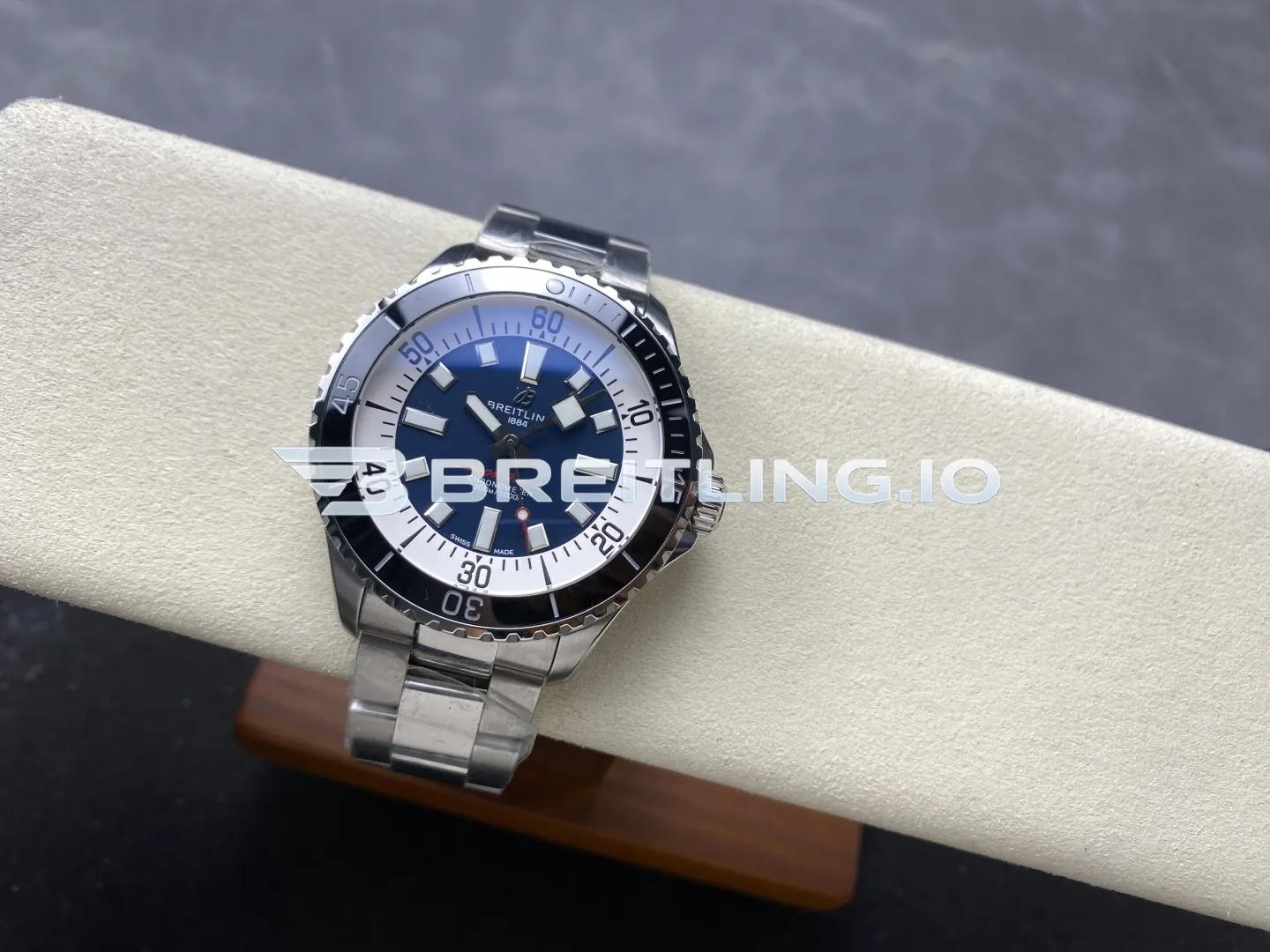 Breitling Superocean A17376211C1A1 44mm Deep Blue Sunburst Dial Black Ceramic Unidirectional Rotating Bezel Replica Side View 2