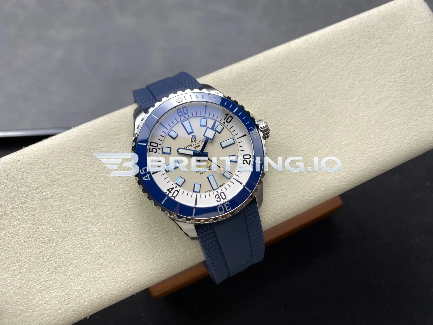 Breitling Superocean A17375E71G1S1 42mm Cream White Dial Blue Unidirectional Ceramic Rotating Bezel Replica Side View