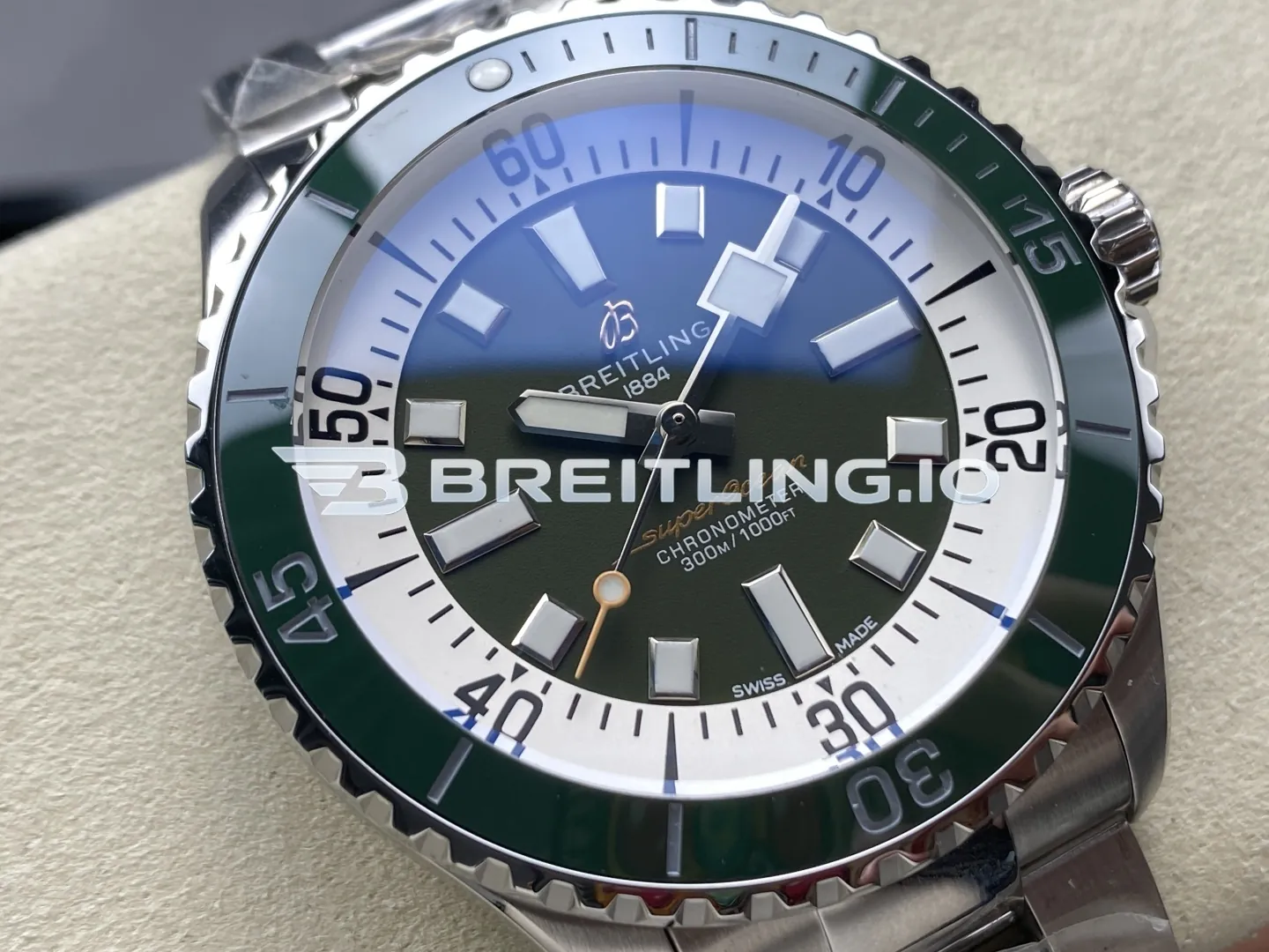 Breitling Superocean A17376A31L1A1 44mm Military Green Sunburst Dial Green Ceramic Unidirectional Rotating Bezel Replica Dial Detail 1
