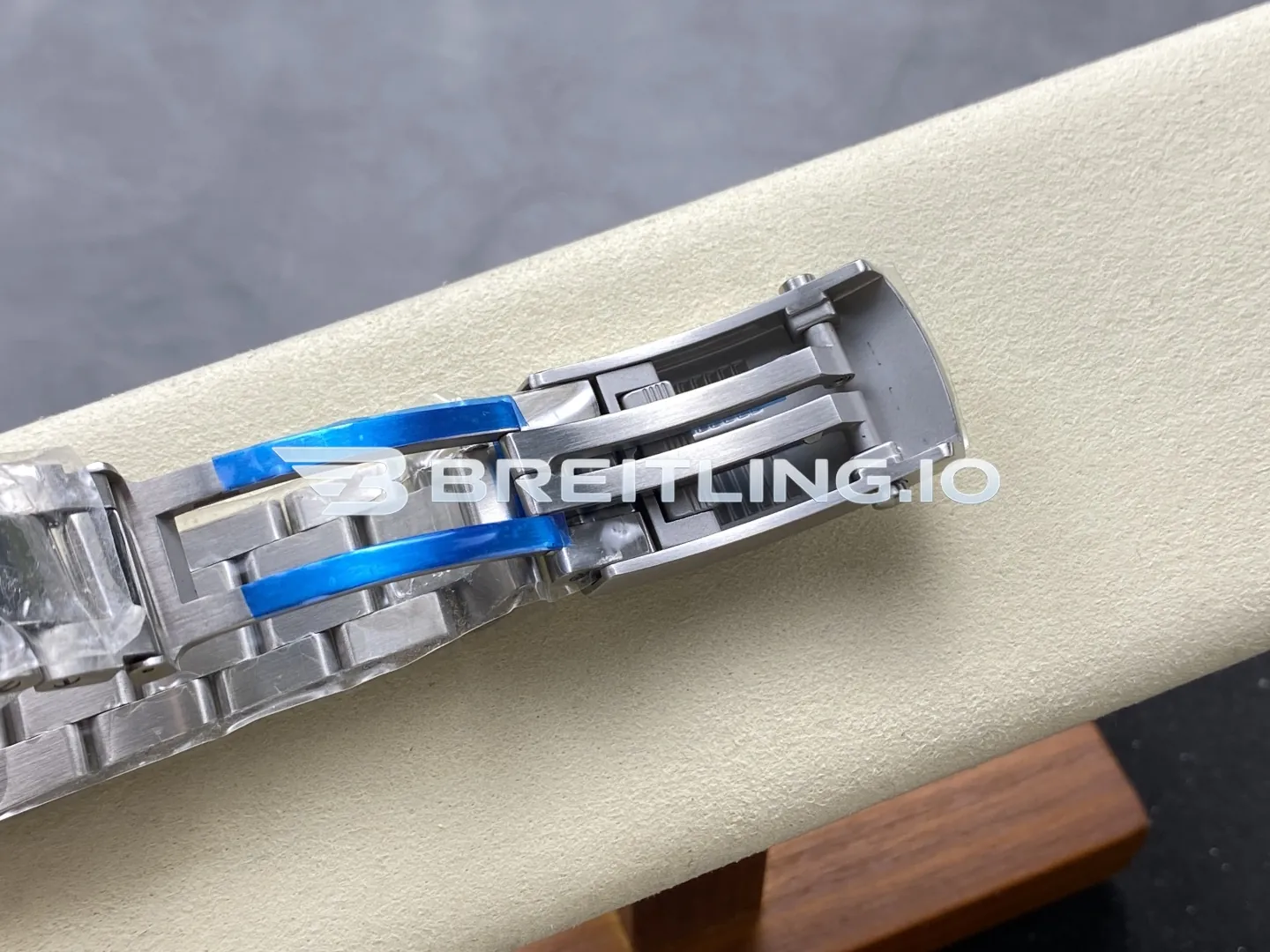 Breitling Superocean A17375211I1A1 42mm Bright Yellow Sunburst Dial Black Unidirectional Ceramic Rotating Bezel Replica Clasp