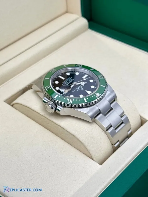 Submariner 41mm dial with date window detail