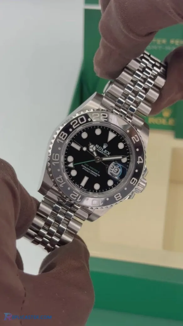 GMT-Master II watch clasp detail