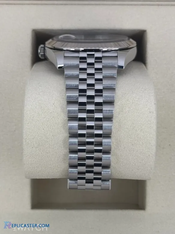 Datejust 41mm crown and case side