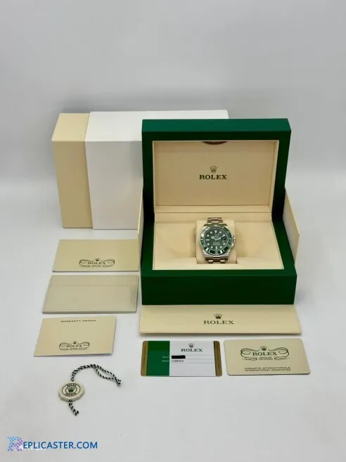 Submariner 40mm watch angled view, full profile