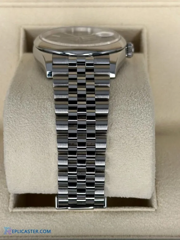 Datejust 36mm replica crown detail