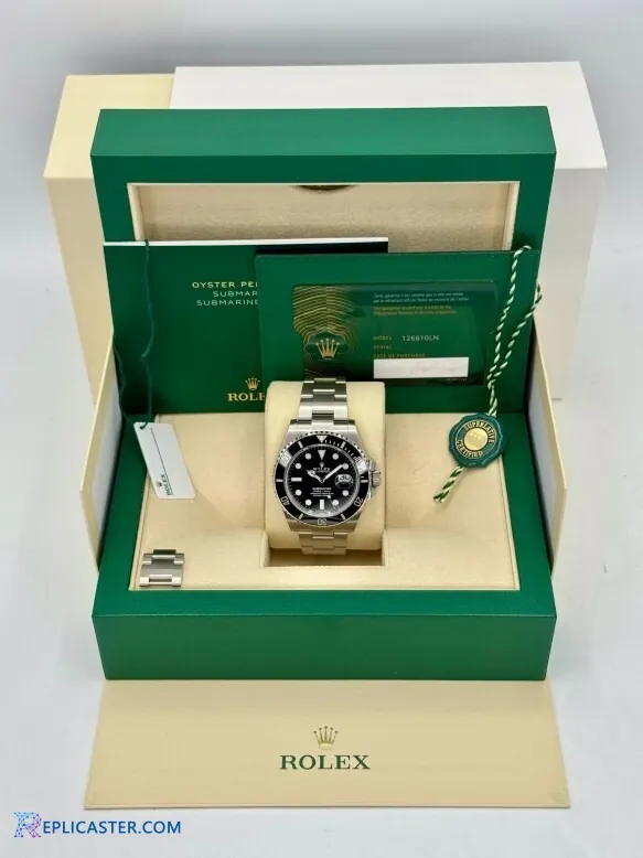 Rolex Submariner 41mm black dial front view