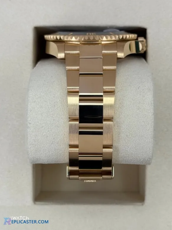 Submariner 41mm watch in presentation box