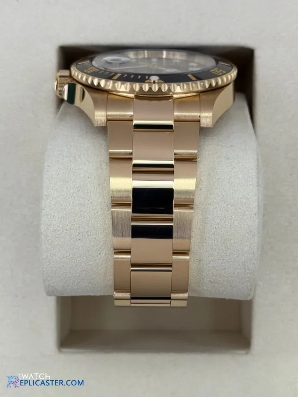 Submariner 41mm crown and case detail
