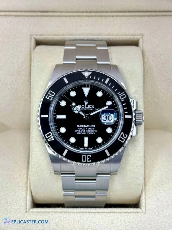 Submariner 41mm watch with box and accessories