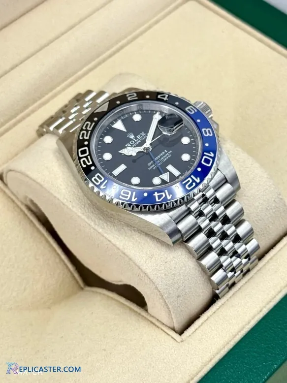 GMT-Master II 40mm Jubilee bracelet detail