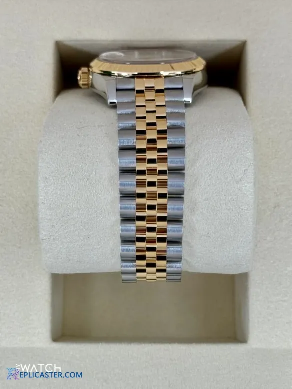 Datejust 31mm replica crown and case detail