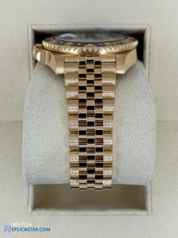 GMT-Master II Clone crown and case detail