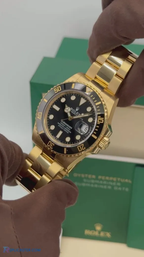 Submariner 41mm watch clasp detail