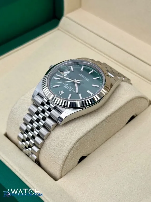Datejust 41mm replica case and fluted bezel detail