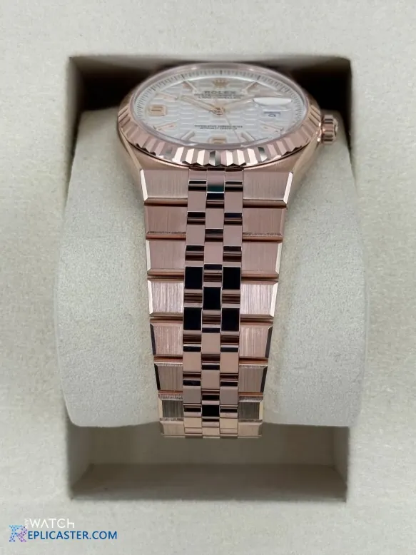 Land-Dweller 36mm replica in presentation box
