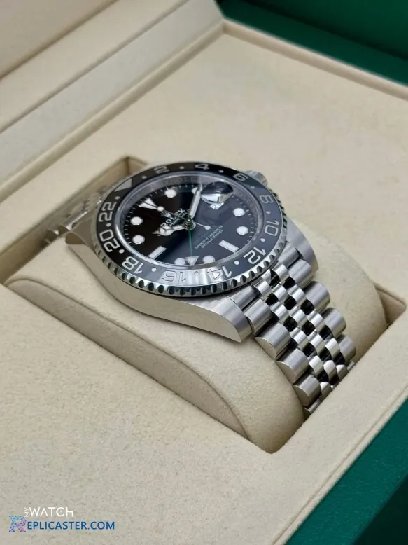 Replica Rolex GMT-Master II band close-up
