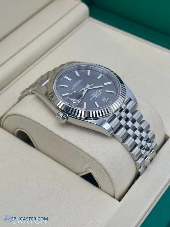 Datejust 41mm rhodium dial close-up