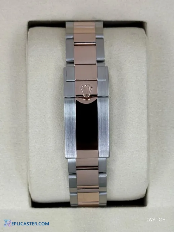 GMT-Master II - Clasp Detail on Bracelet