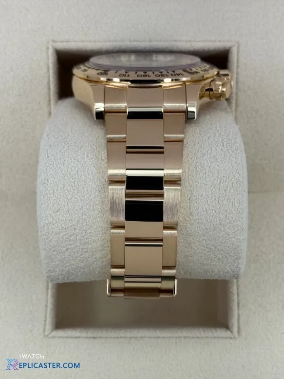 Replica Rolex Daytona 40mm chronograph detail