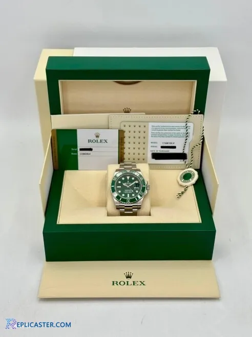 Rolex Submariner 40mm green dial, front view