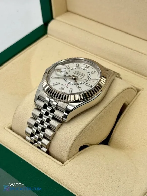 Replica Sky-Dweller 42mm case detail